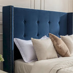 Cama King tapizada con cabecero orejero capitoné