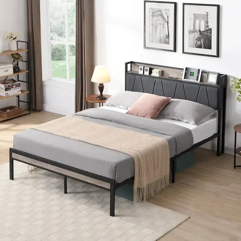 Lit plateforme en métal grand format avec tête de lit en bois et rangement sous le lit