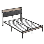 Lit plateforme en métal grand format avec tête de lit en bois et rangement sous le lit