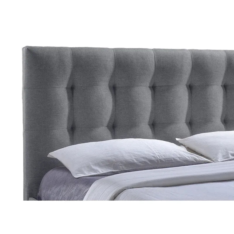 Cama de plataforma tapizada en gris con capitoné de cuadrícula y 2 cajones de almacenamiento