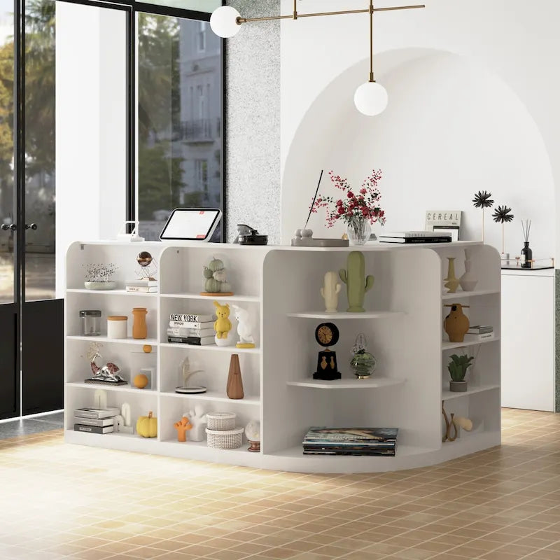 Weißer Empfangstresen mit Regalen, Schublade und Schrank