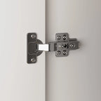 Weißer Empfangstresen mit Regalen, Schublade und Schrank